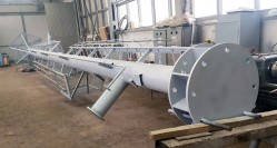 основание факельной установки переходами и лестницами покрашен
